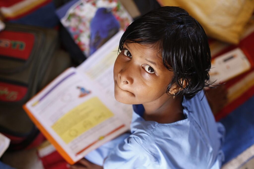 children, infant, girl, school, reading, studying, india, poor, children, school, school, school, school, school, reading, india, poor-306607.jpg